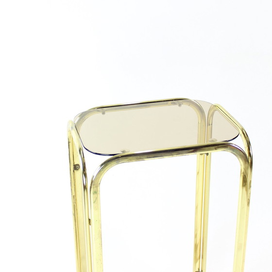 Image 1 of Hoge bijzettafel van metaal met glazen blad, Tsjecho-Slowakije 1970S