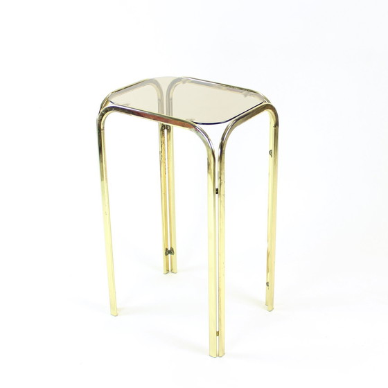 Image 1 of Hoge bijzettafel van metaal met glazen blad, Tsjecho-Slowakije 1970S