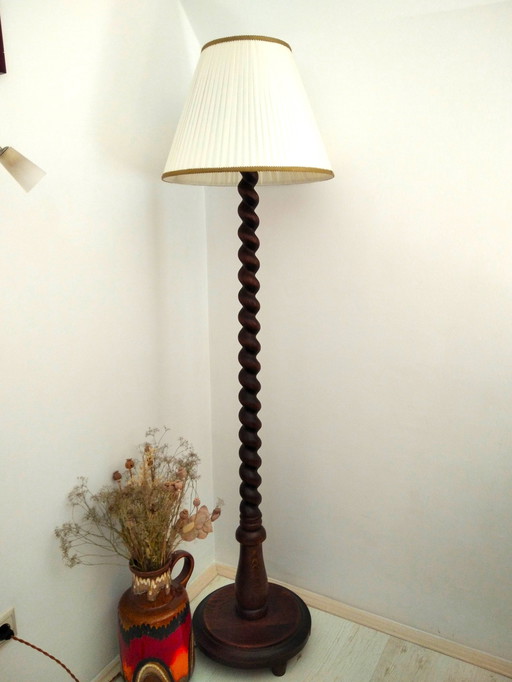 Vintage eiken vloerlamp met zijden lampenkap