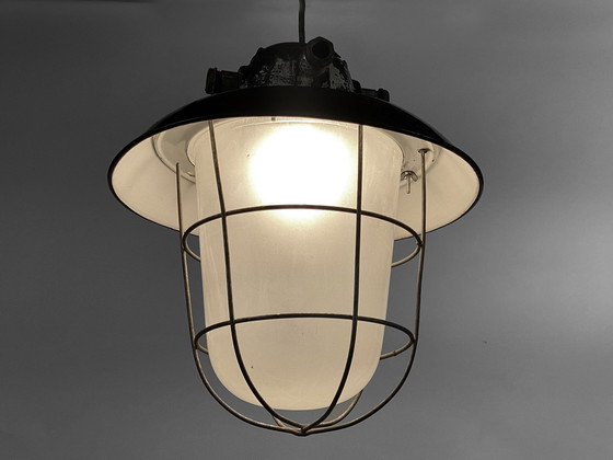 Image 1 of Grote industriële hanglamp. Zweden 1950S