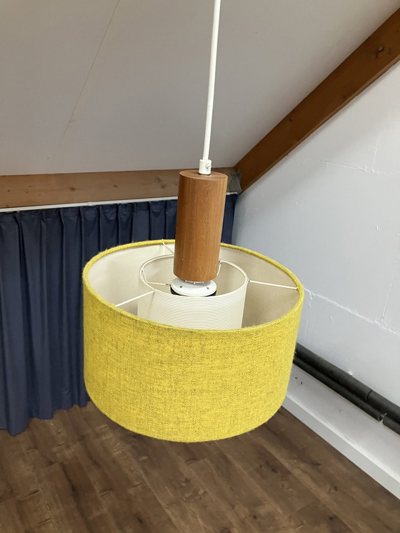 Image 1 of Vintage Jaren 60 Scandinavisch Design Hanglamp Met Gele Kap