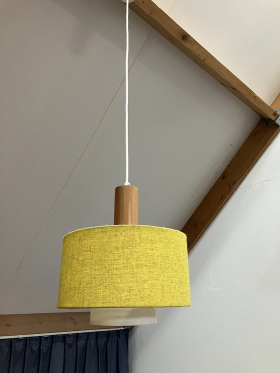 Image 1 of Vintage Jaren 60 Scandinavisch Design Hanglamp Met Gele Kap