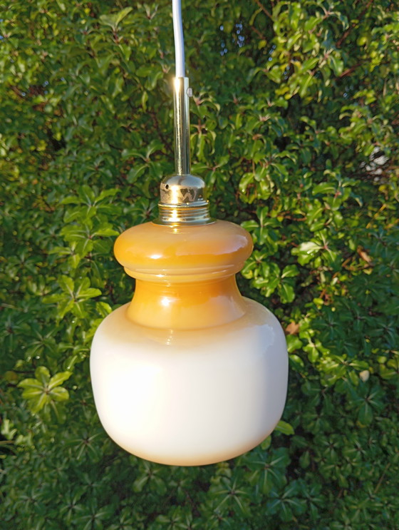 Image 1 of Vintage 70s Opaline Wit En Iriserend Geel Oker Hanglamp