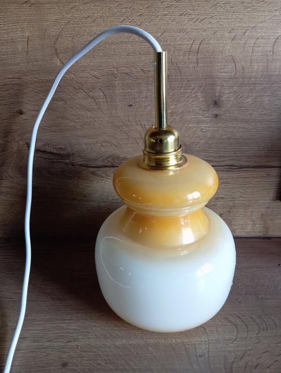 Image 1 of Vintage 70s Opaline Wit En Iriserend Geel Oker Hanglamp