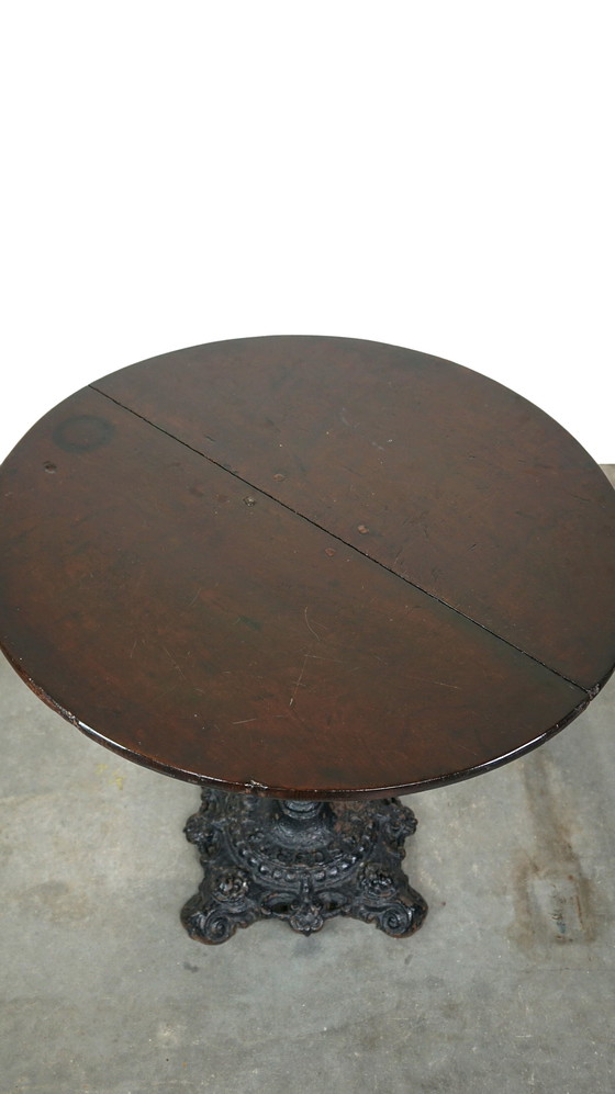 Image 1 of Ronde Engelse pubtafel/ bijzettafel/ kleine eettafel met gietijzeren poot en eiken blad