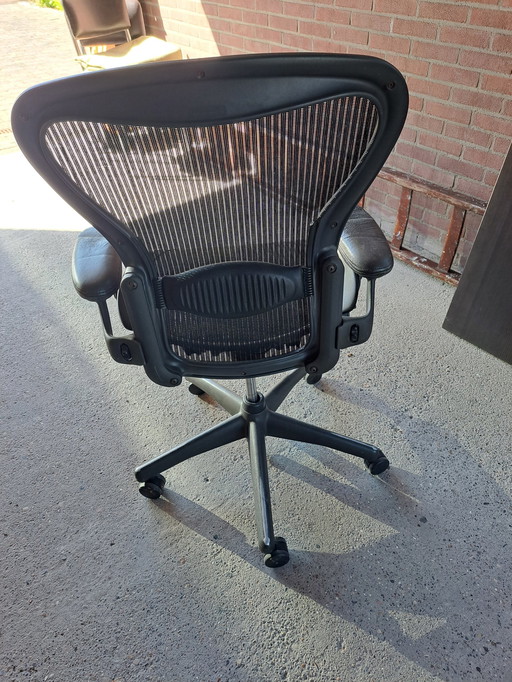 Herman Miller Aeron Bureaustoel Zwart - Opknapper