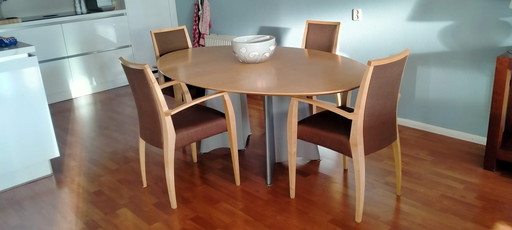 Van Bennekom Eetkamer Tafel Met 4 Stoelen.