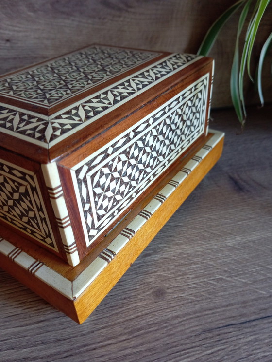 Image 1 of Sigaretten Speeldoos, Parelmoer Inlegwerk Hout, Vintage Oosters Handwerk
