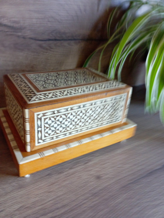 Image 1 of Sigaretten Speeldoos, Parelmoer Inlegwerk Hout, Vintage Oosters Handwerk