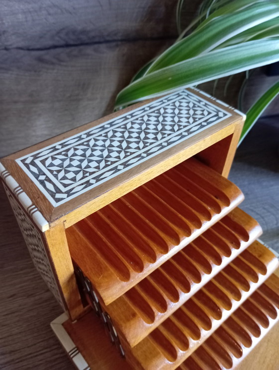 Image 1 of Sigaretten Speeldoos, Parelmoer Inlegwerk Hout, Vintage Oosters Handwerk