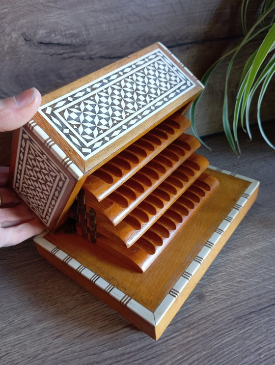 Image 1 of Sigaretten Speeldoos, Parelmoer Inlegwerk Hout, Vintage Oosters Handwerk