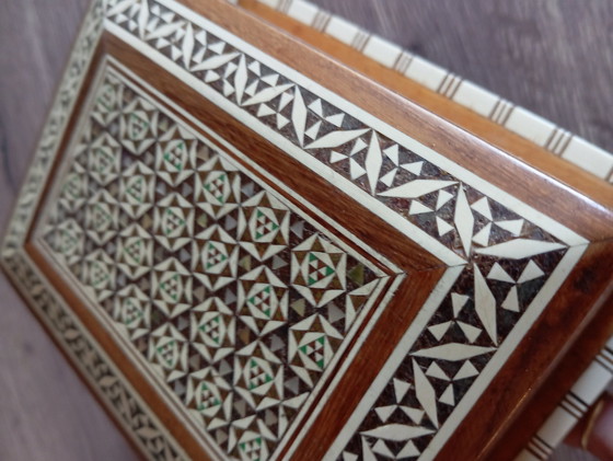 Image 1 of Sigaretten Speeldoos, Parelmoer Inlegwerk Hout, Vintage Oosters Handwerk