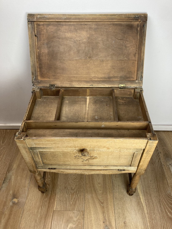 Image 1 of Antiek Houten Klepkastje