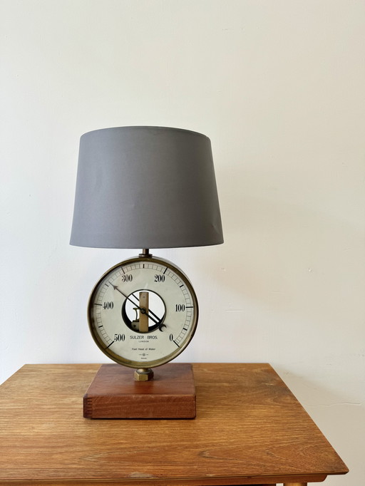 Vintage tafellamp upcycled manometer