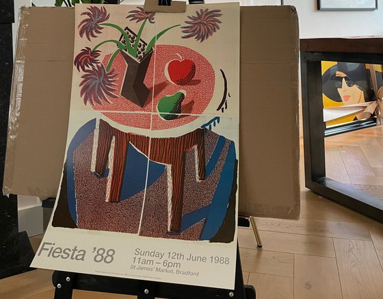 Image 1 of David Hockney, 'Bloemen, appel & peer op een tafel, juli 1986,' Copyright David Hockney 1986, Gedrukt in Engeland