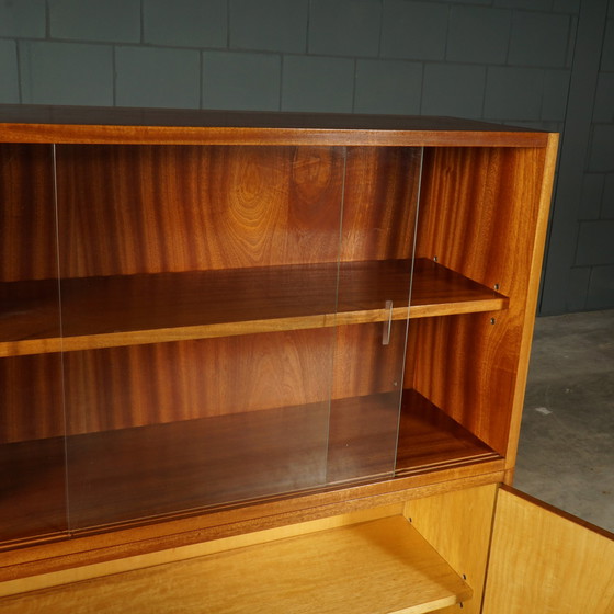 Image 1 of Vintage vitrine kast – notenhout – jaren 60