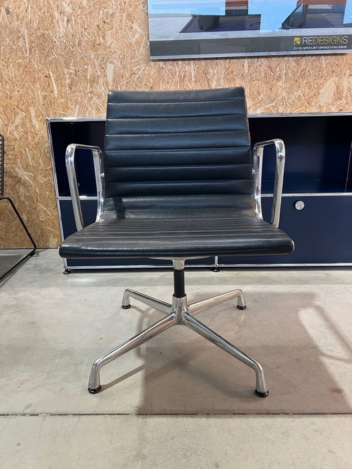 Vitra Eames Ea108 Lederen Stoel 