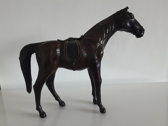 Image 1 of Vintage lederen paard.