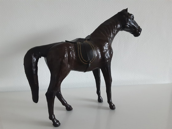 Image 1 of Vintage lederen paard.