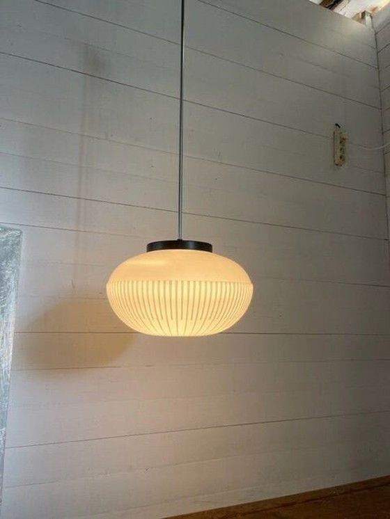 Image 1 of Vintage opaalglazen hanglamp jaren 60-70 -