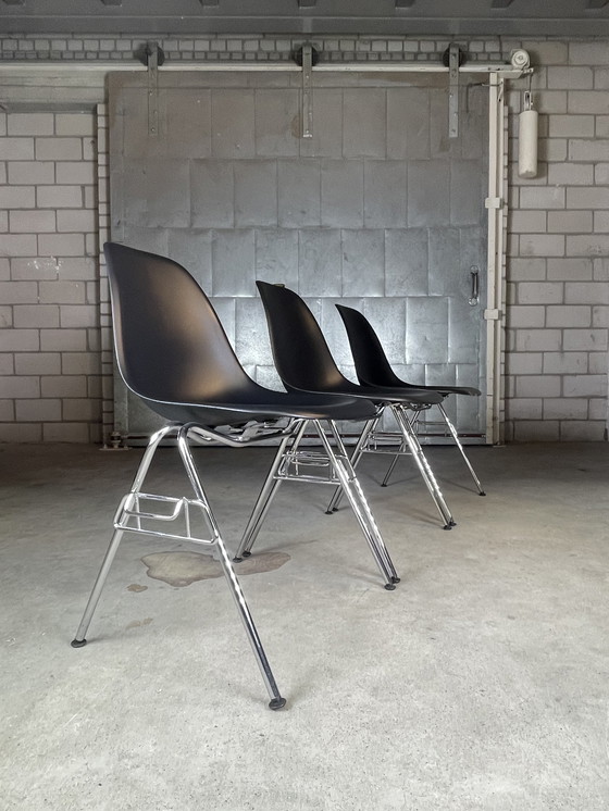 Image 1 of 4x Vitra Eames DSS chair zwart