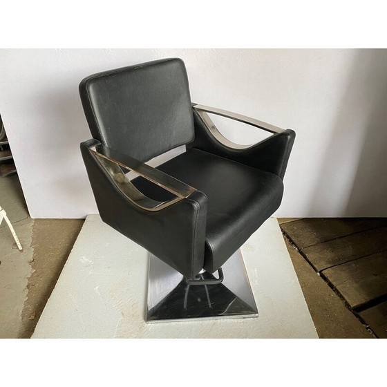 Image 1 of Vintage kappersstoelen van metaal en zwart skai imitatieleer