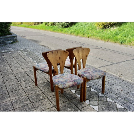 Set van 4 Zweedse vintage stoelen van massief grenen
