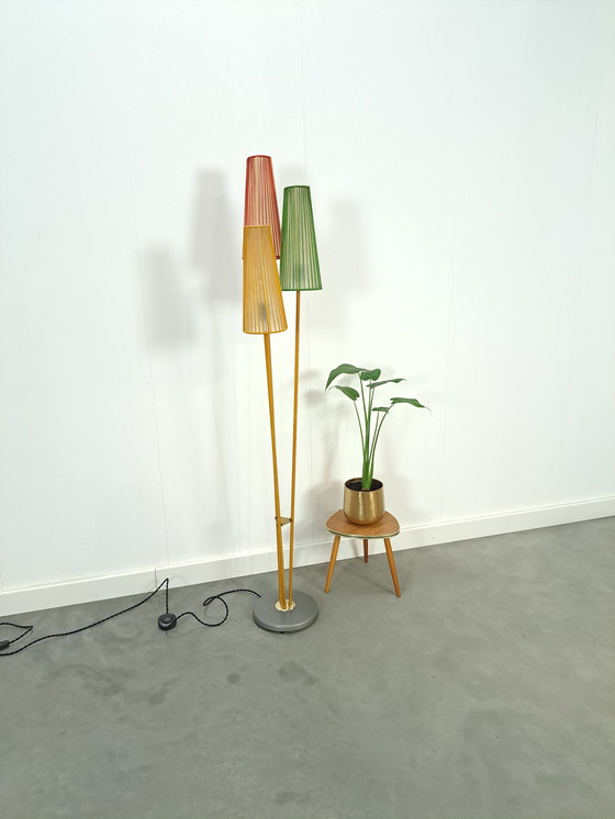 Image 1 of Jaren 50 staande lamp met gekleurde kappen, vloerlamp