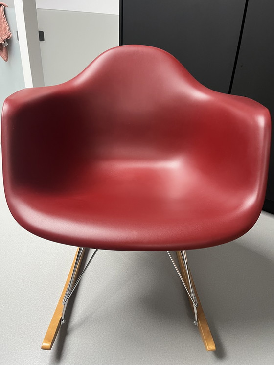 Image 1 of Vitra Eames Rar Schommelstoel Steenrood Rood