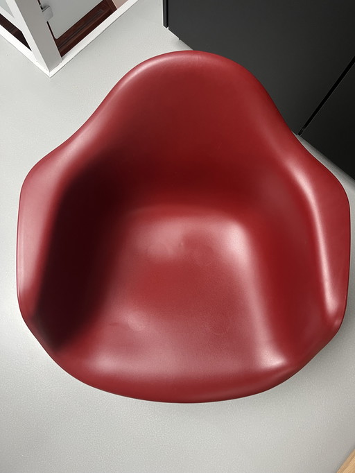 Vitra Eames Rar Schommelstoel Steenrood Rood