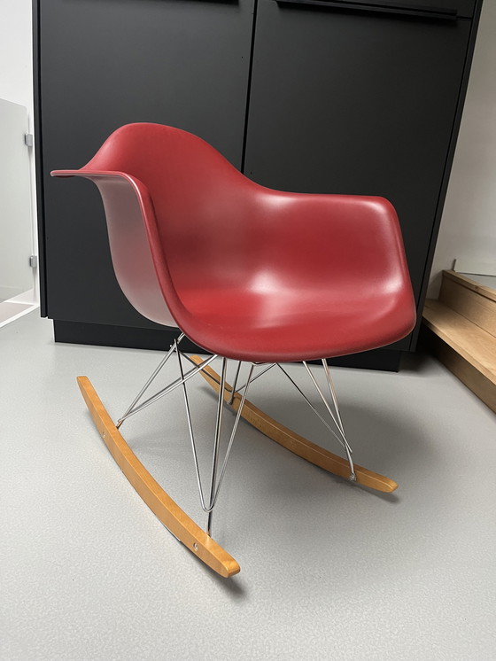 Image 1 of Vitra Eames Rar Schommelstoel Steenrood Rood