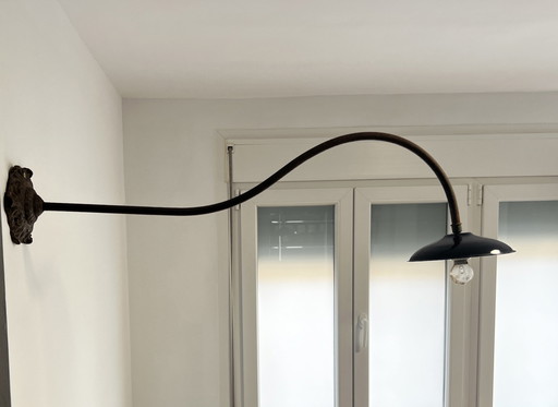 Industriële wandlamp voor buiten, geëmailleerd, 100 Cm. 1930-40 Ca.