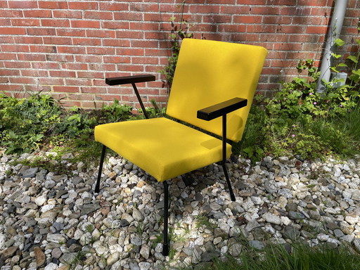 Gispen fauteuil 415 by Wim Rietveld