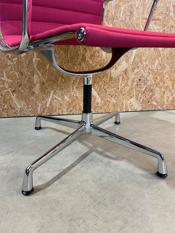 Image 1 of Vitra Eames Ea104 Hopsak Stoel