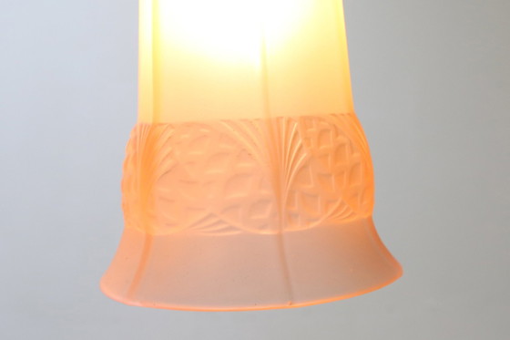 Image 1 of Art Deco kroonluchter met geëtst roze glazen kapjes, 1930S
