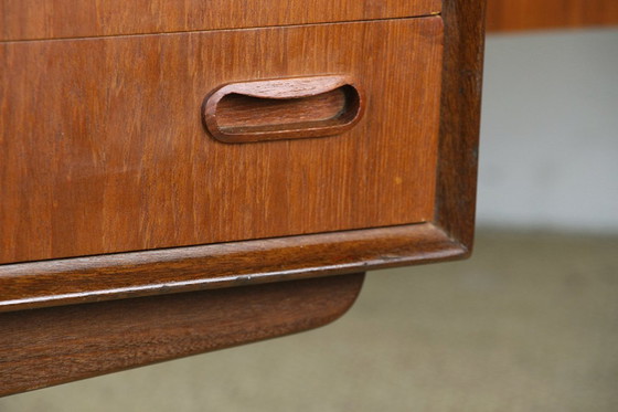 Image 1 of Groot dubbelzijdig Deens teakhouten bureau van Svend Aage Madsen voor H. P Hansen 1960.