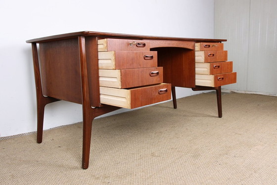 Image 1 of Groot dubbelzijdig Deens teakhouten bureau van Svend Aage Madsen voor H. P Hansen 1960.