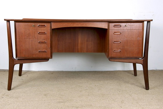 Image 1 of Groot dubbelzijdig Deens teakhouten bureau van Svend Aage Madsen voor H. P Hansen 1960.