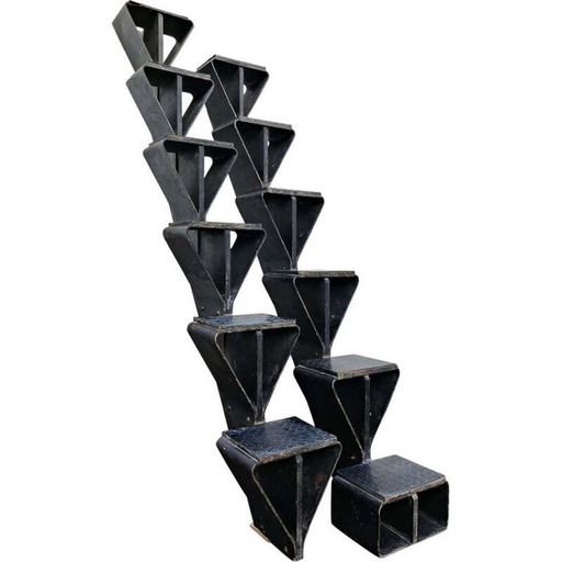 Vintage houten trap met Pirelli-rubber tegels van Jules Wabbes België