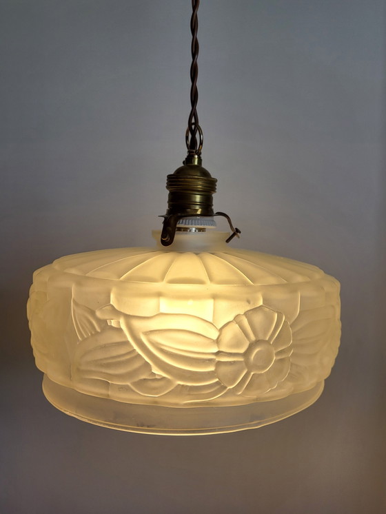 Image 1 of Art nouveau plafondlamp in forsted persglas met floraal decor, Frankrijk