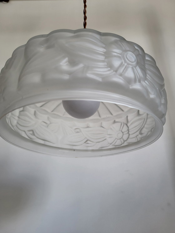 Image 1 of Art nouveau plafondlamp in forsted persglas met floraal decor, Frankrijk