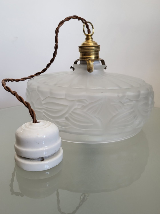 Image 1 of Art nouveau plafondlamp in forsted persglas met floraal decor, Frankrijk