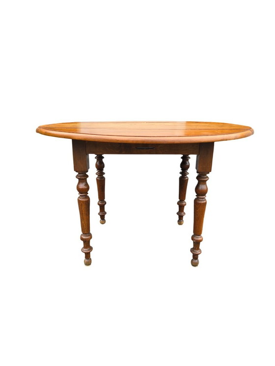 Image 1 of Ronde Antieke Houten Tafel met Inklapbare Zijkanten