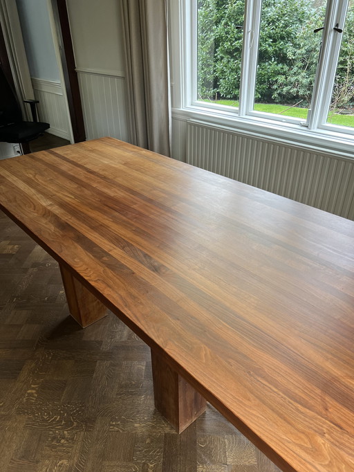 Massief houten tafel