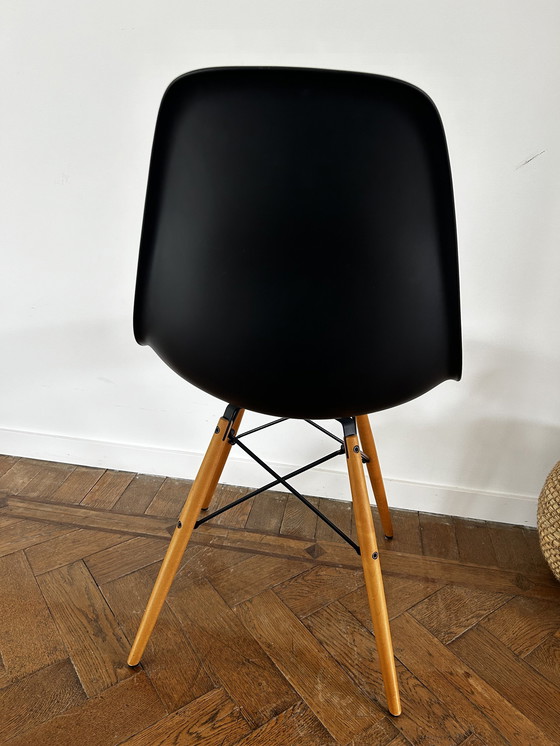 Image 1 of 2x Vitra Eames stoelen