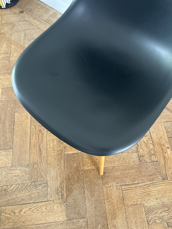 Image 1 of 2x Vitra Eames stoelen