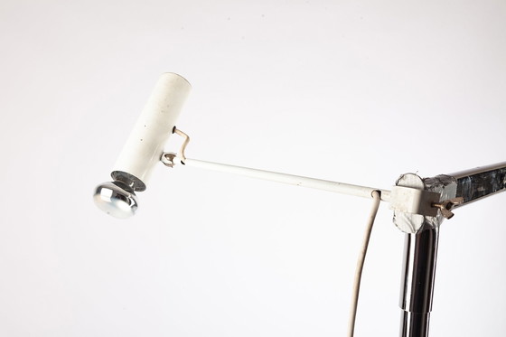 Image 1 of Witte lamp met scharnierende arm, jaren 60