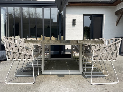 Meubili Tuintafel Met 8 Bijhorende Geweven Stoelen