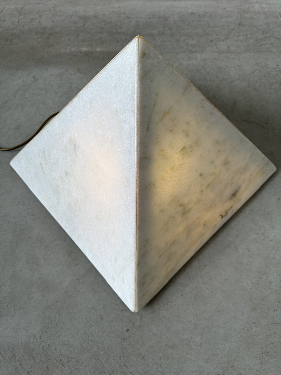 Image 1 of Marmeren piramide lamp