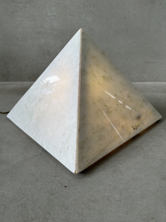 Image 1 of Marmeren piramide lamp